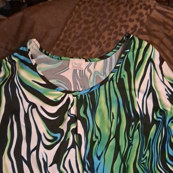 Scoop neck 1/2 length sleeve tunic - Picture 5 of 5